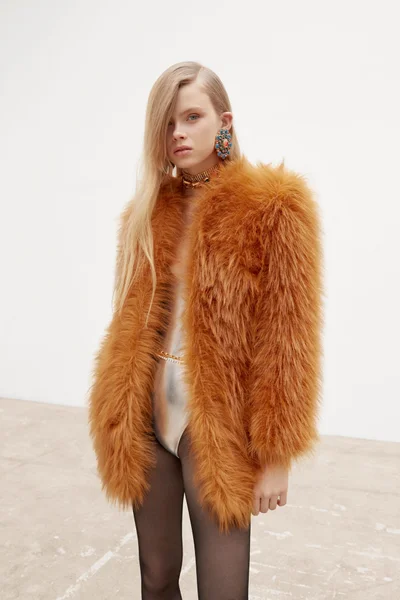 Look 16
